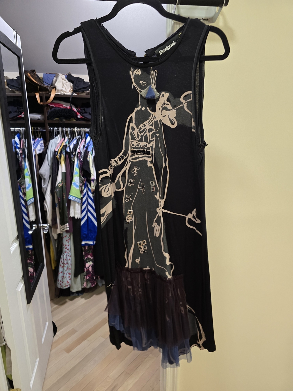 Desigual Black Viscose Sleeveless Top with Subtle Cream Logo Detail